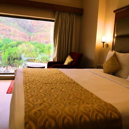 Raj Park- Hill View Hotel Tirupati Ngoại thất bức ảnh