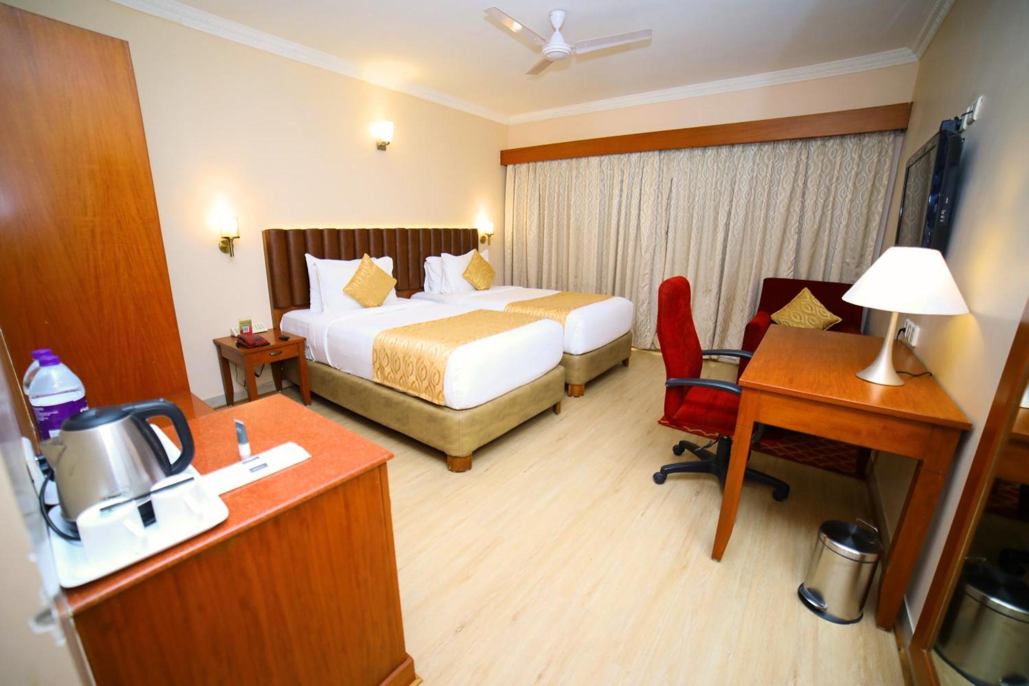 Raj Park- Hill View Hotel Tirupati Ngoại thất bức ảnh