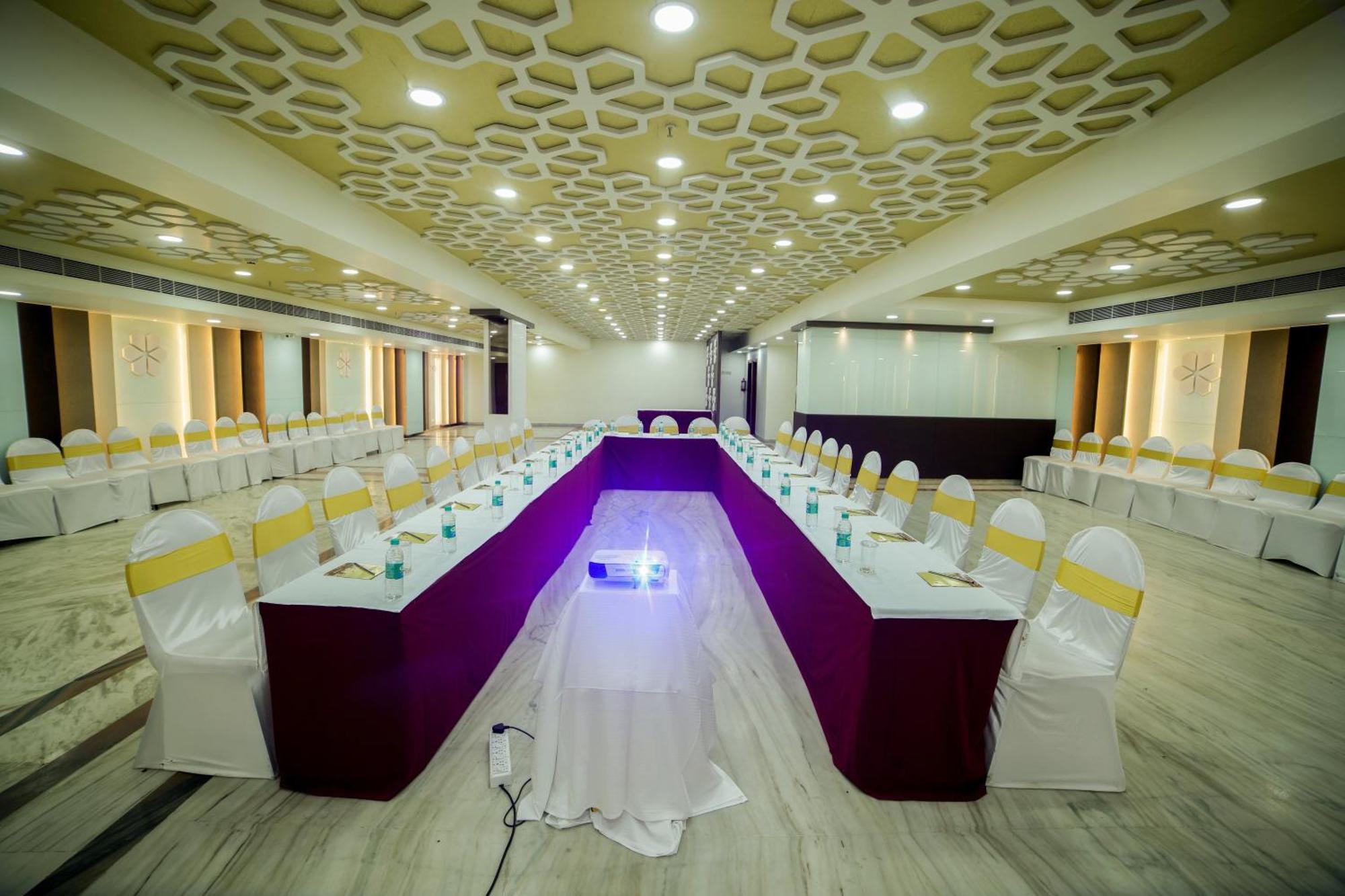 Raj Park- Hill View Hotel Tirupati Ngoại thất bức ảnh