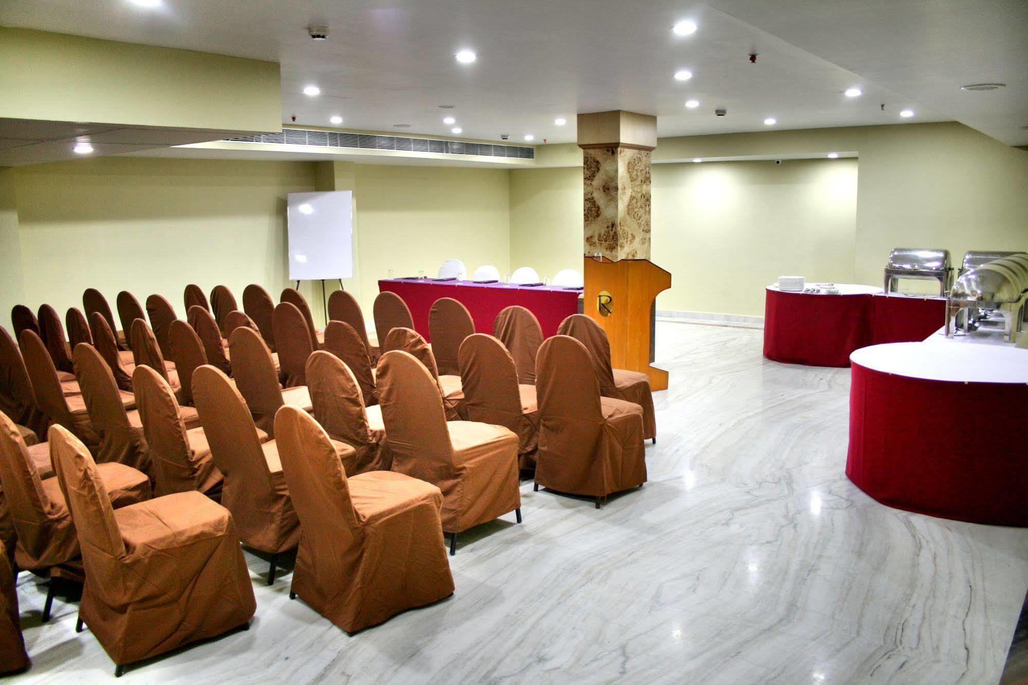 Raj Park- Hill View Hotel Tirupati Ngoại thất bức ảnh