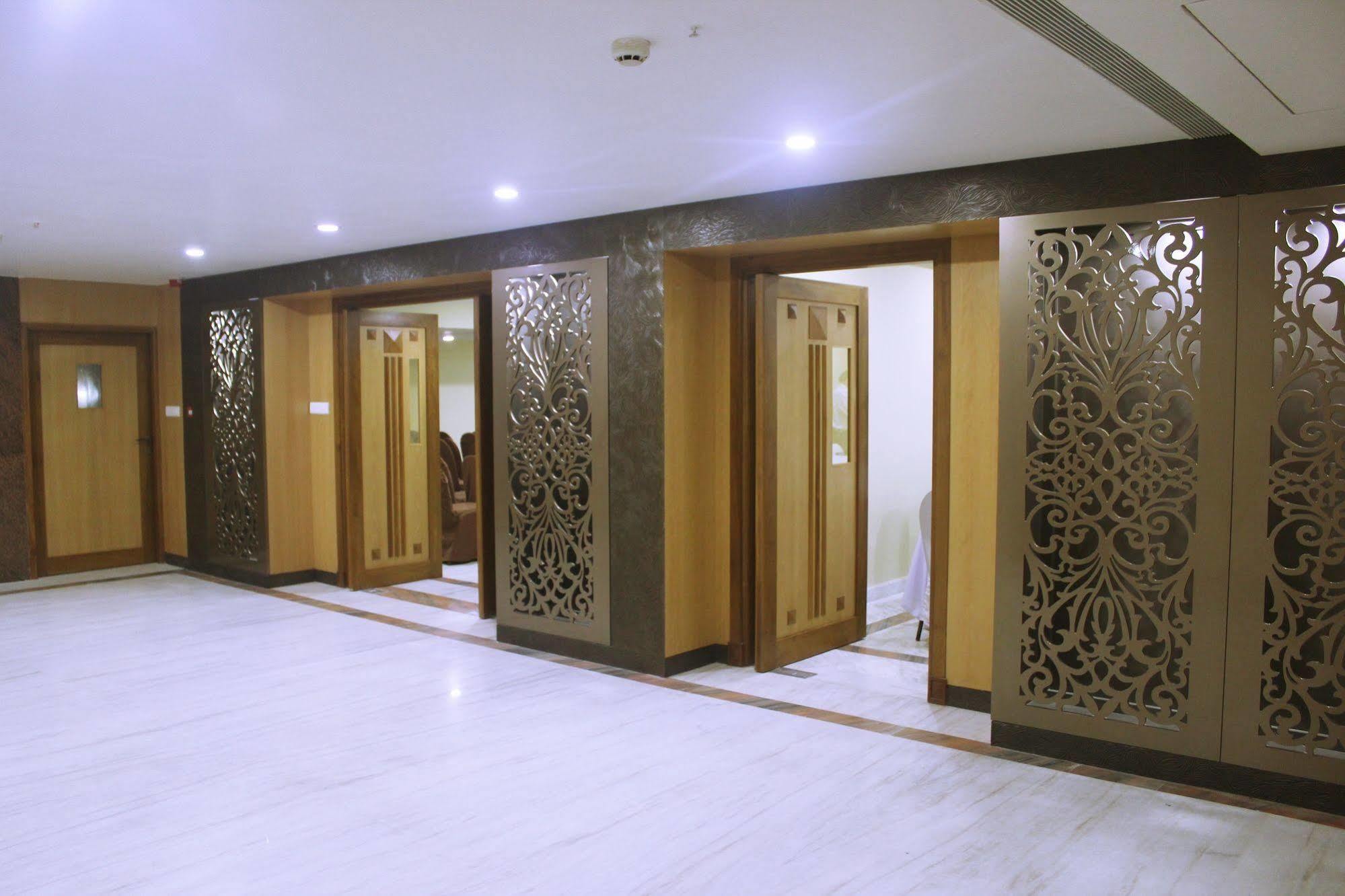 Raj Park- Hill View Hotel Tirupati Ngoại thất bức ảnh