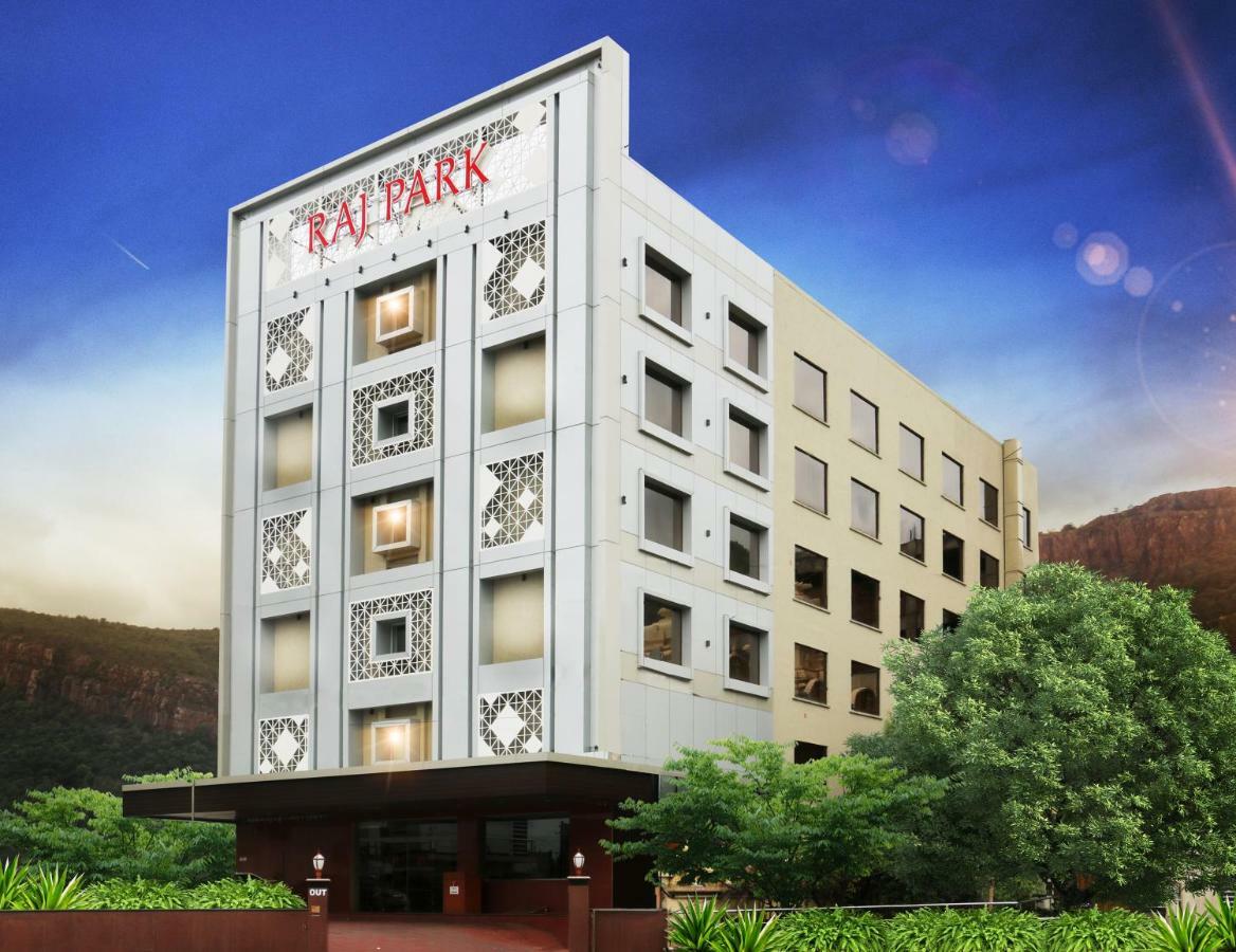 Raj Park- Hill View Hotel Tirupati Ngoại thất bức ảnh